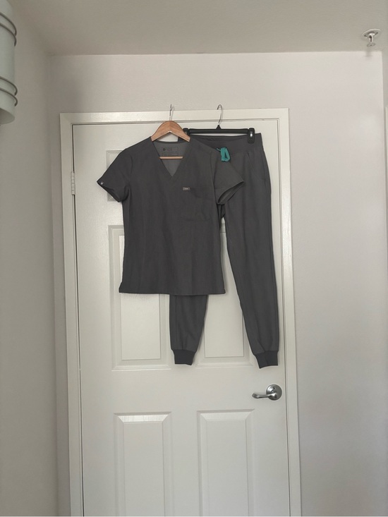 Figs Tops - Figs Charcoal Gray V-Neck Scrub Top and Bottom Set Size XS